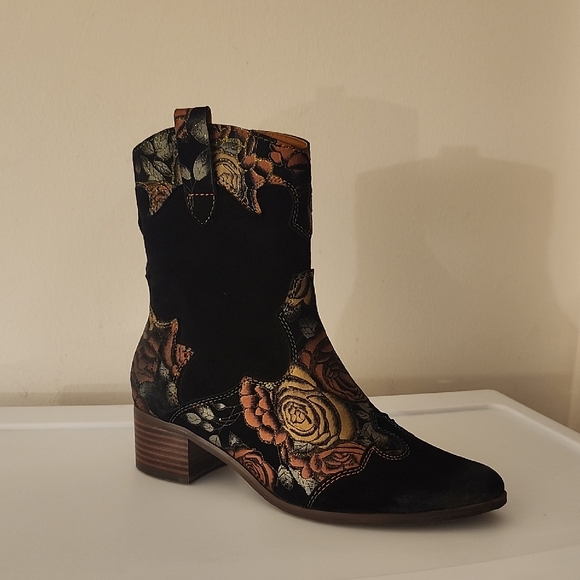 L'Artiste by Spring Step Women's Lady Luck Shine Western Bootie - Picture 1 of 14